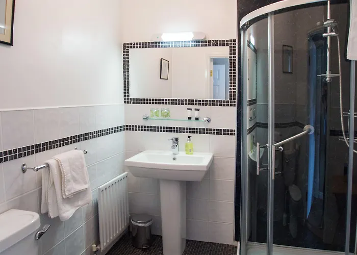 Sharamore House Bed & Breakfast 4*